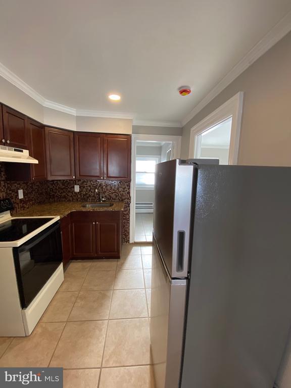 Building Photo - 454 Walnut St