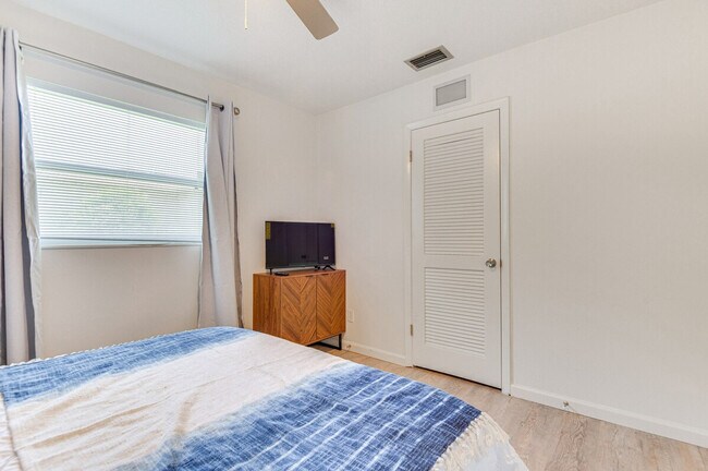 Building Photo - 589 Coconut St