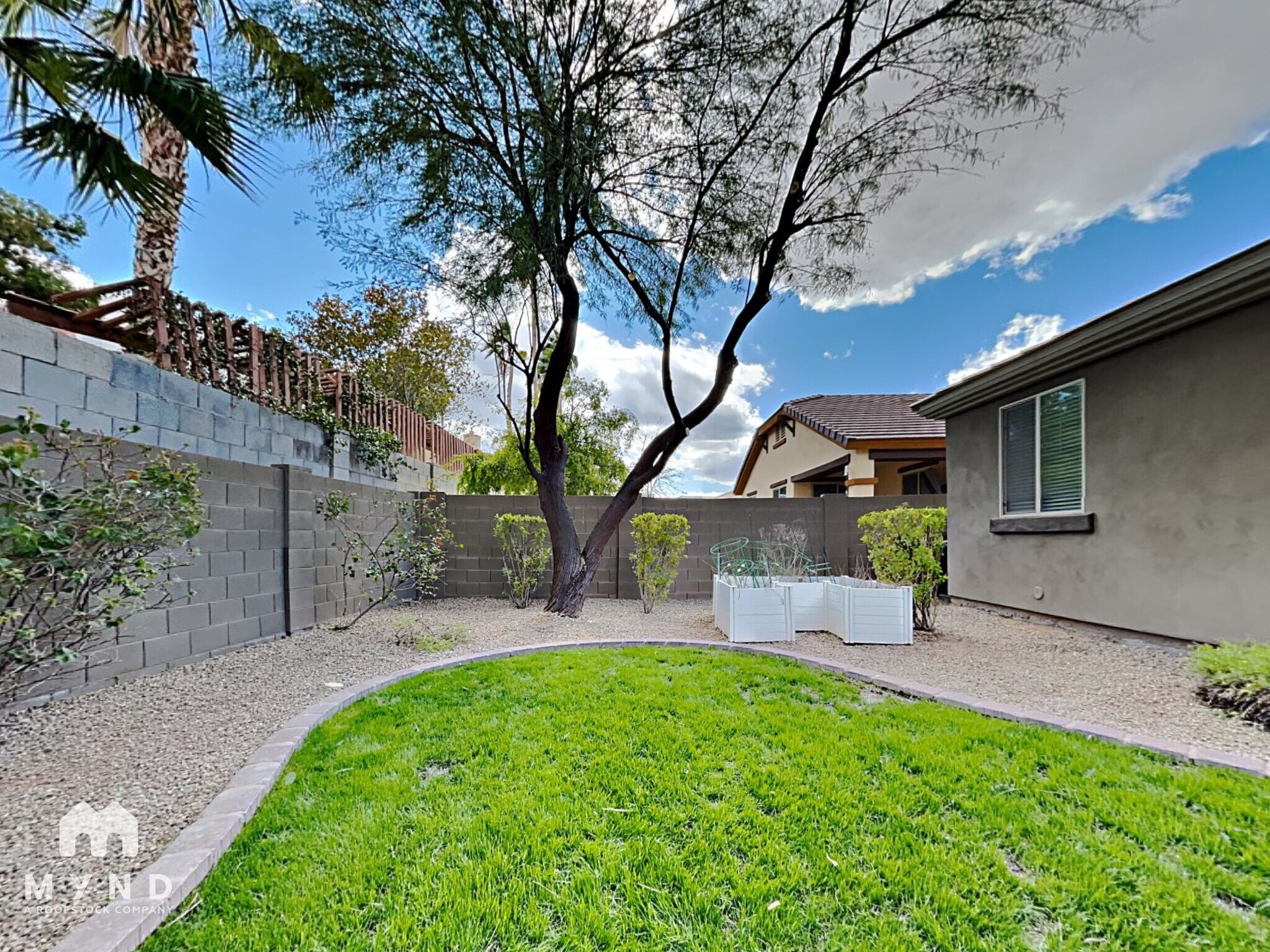 Building Photo - 2639 N Walker Way