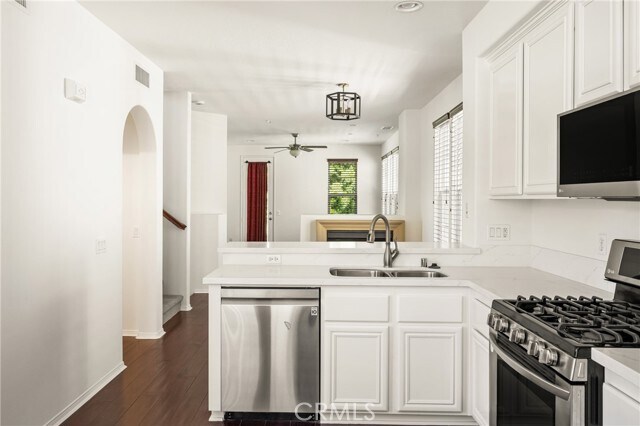 Building Photo - 125 Tall Oak
