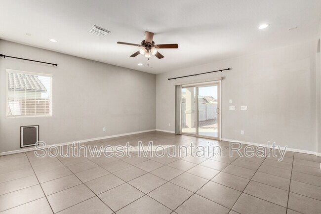 Building Photo - 41540 N Jacaranda Ct