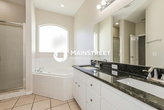 Building Photo - 3 Bedroom Pet-Friendly Home in LAKELAND, FL with Main Street Renewal