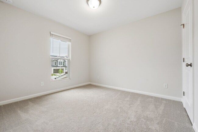 Building Photo - Prime Location! Brand New 3 Bed Townhome