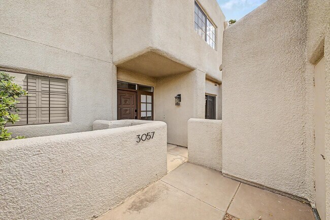Building Photo - 3057 E Rose Ln