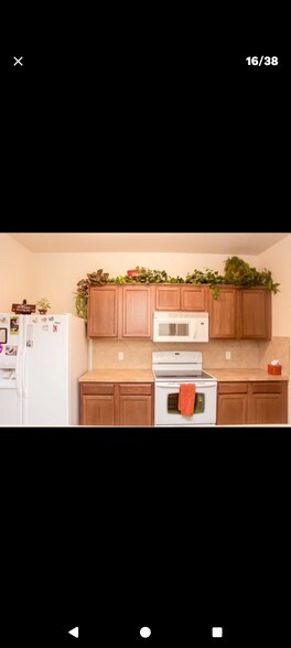 Building Photo - 2022 Ridge View Dr