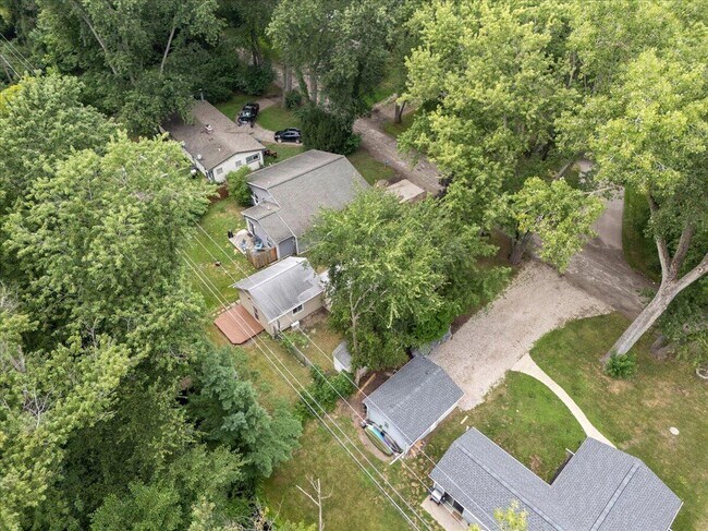 Building Photo - 9535 Listeria St