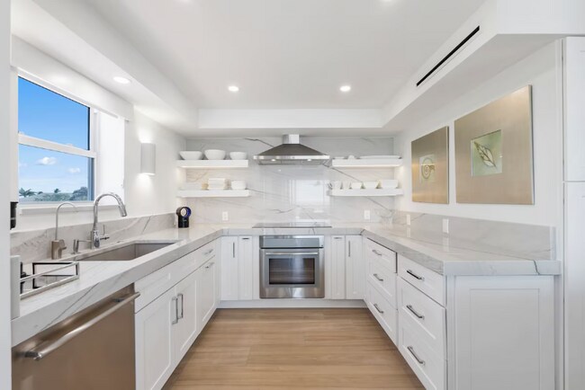 Building Photo - 10701 Gulf Shore Dr