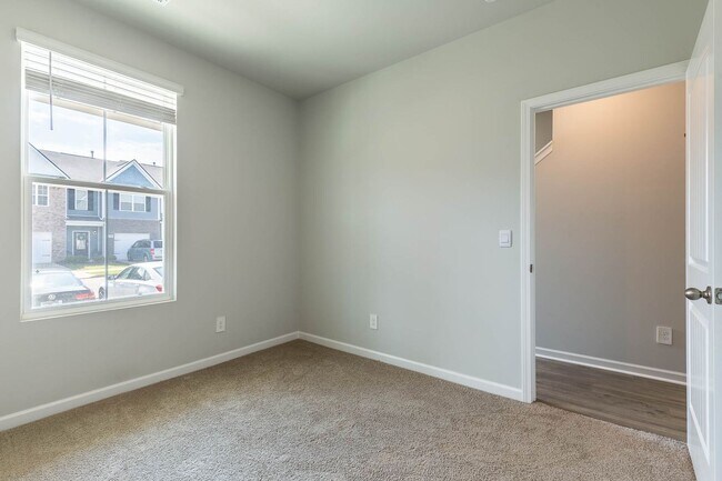 Building Photo - 626 Longtail Ln
