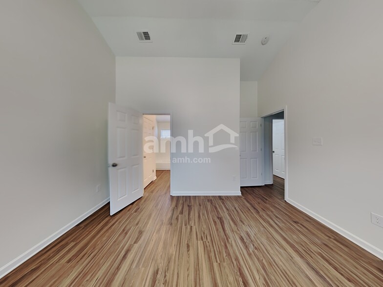 Building Photo - 5755 Fawn Dr