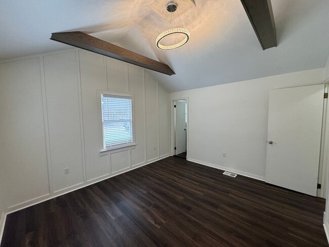 Building Photo - Cozy Home with Upgraded Finishes