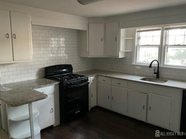 Building Photo - 60 Kensington Ave