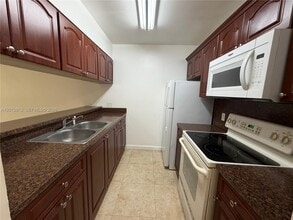 Building Photo - 8100 Geneva Ct