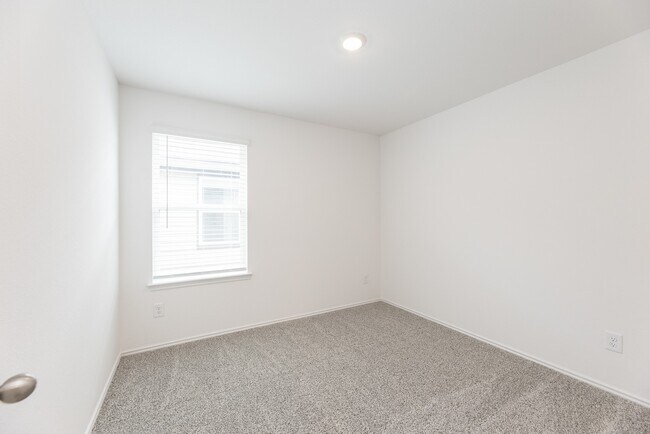 Building Photo - 31322 Harp Rdg
