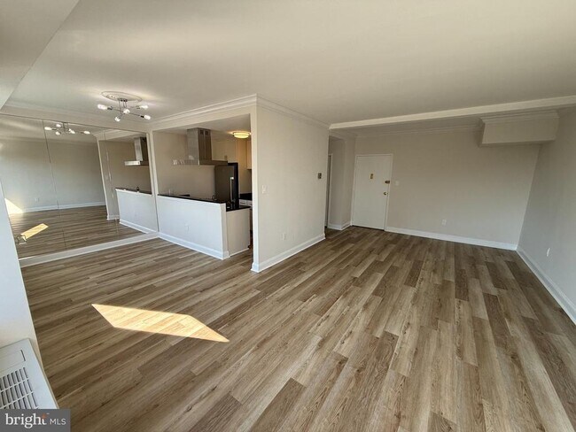 Building Photo - 4390 Lorcom Ln