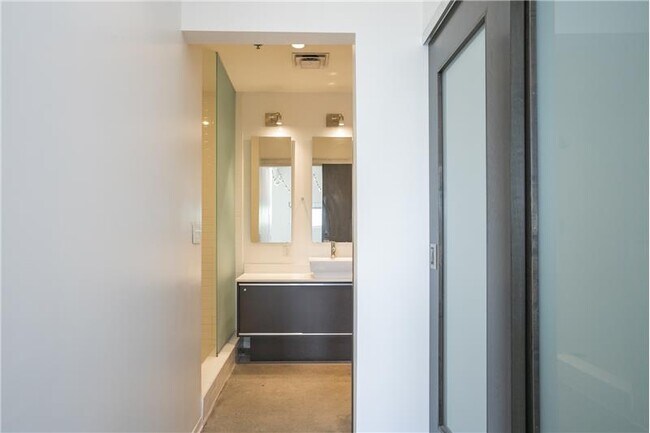 Building Photo - 2115 Yeaman Pl