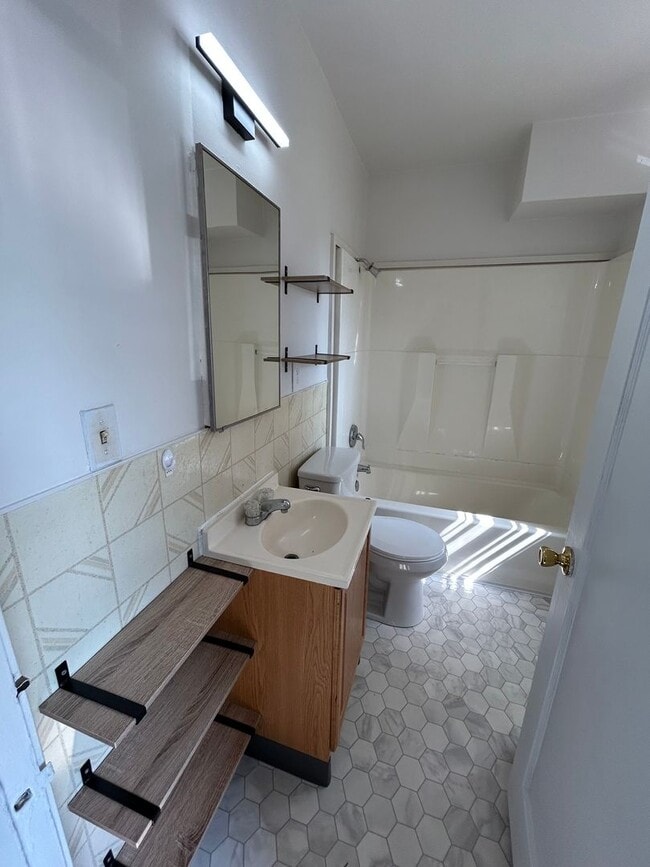 Building Photo - 1 Bedroom rancher house #1133