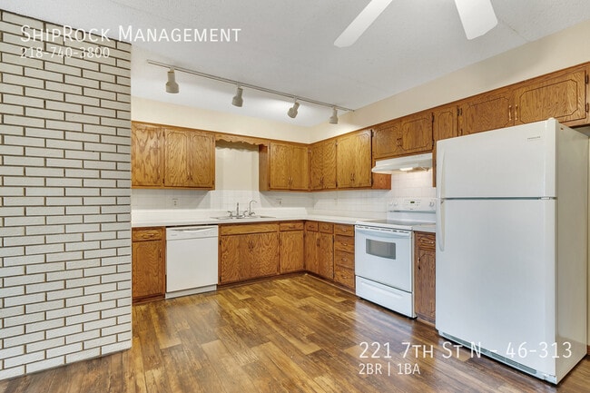 Building Photo - 221 7th St N