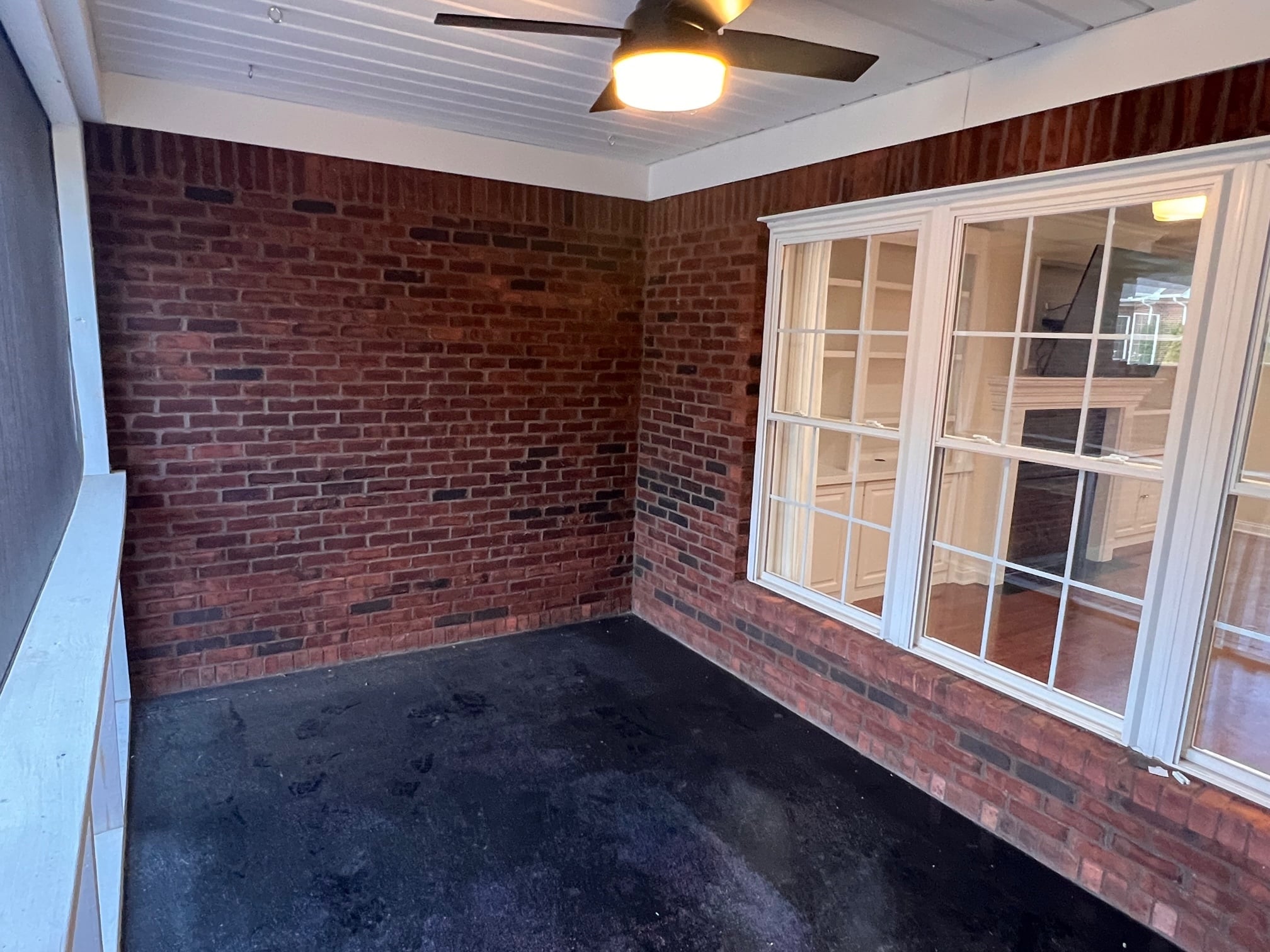 Screened-in patio - 105 Ashton Ct