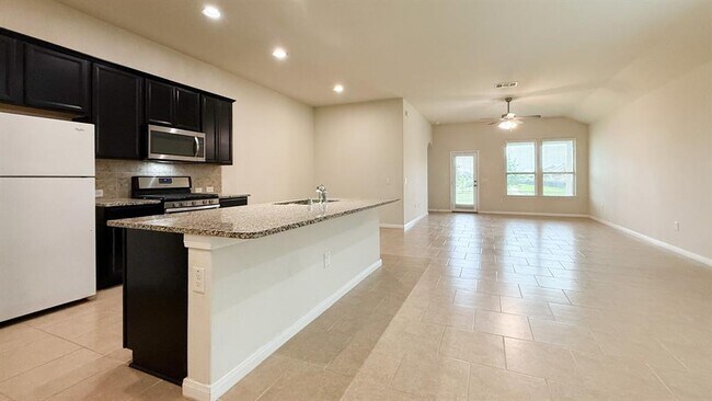 Building Photo - 24707 Royal Pike Dr
