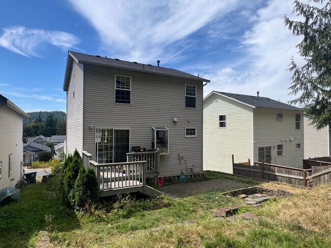 Building Photo - 3 Bed 1.5 half bath House Close to WWU and...