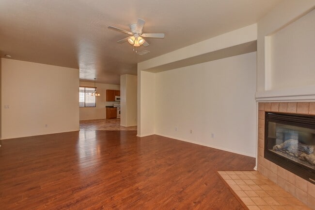 Building Photo - Upgraded 3 bed 2 bath StoneRidge Beauty!