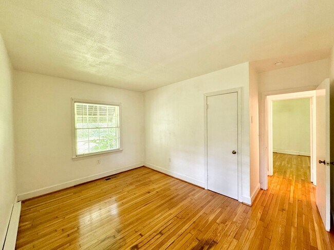 Building Photo - 110 Binford St