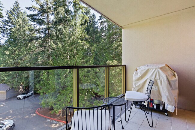 Building Photo - 15512 Country Club Dr