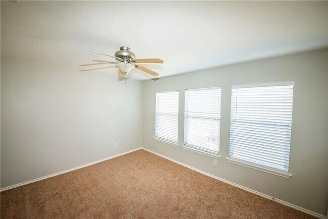 Building Photo - 2208 Bluebonnet Dr