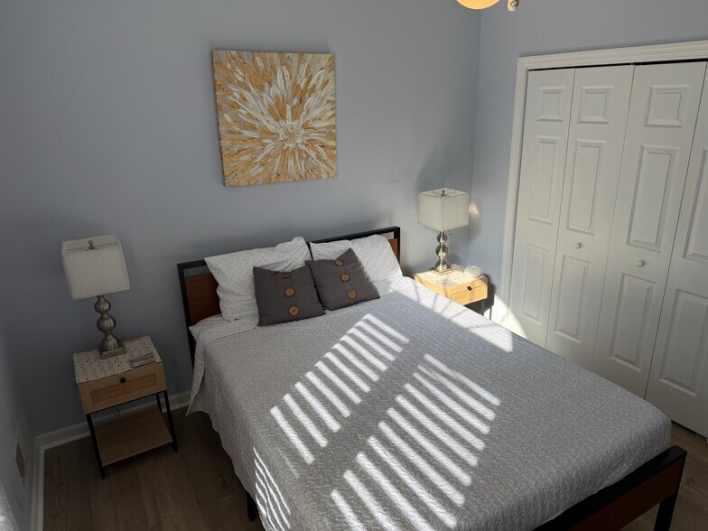 Building Photo - 105 Amick St