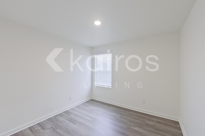 Building Photo - 133 George Oxford Dr