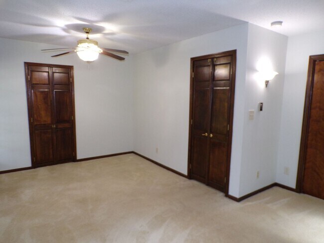 Building Photo - Unique 2 Bed 2.5 Bath Country Home!