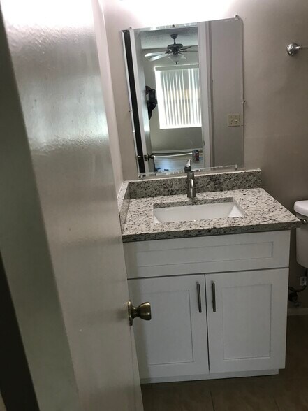 Building Photo - 412 Banana Cay Dr