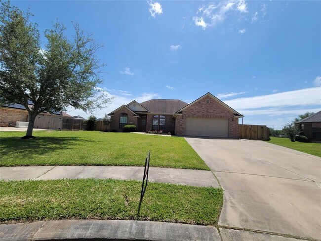 Building Photo - 115 Blue Bird Ct