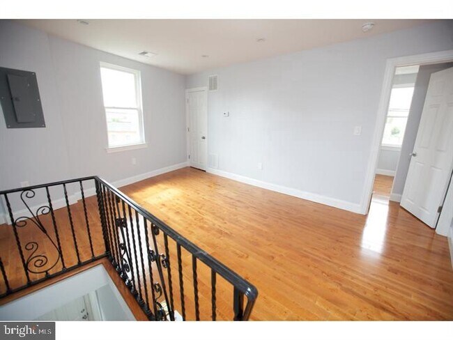 Building Photo - 2001 Tulip St