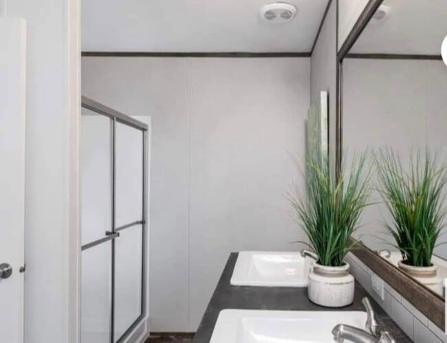 Building Photo - 1033 MS-182