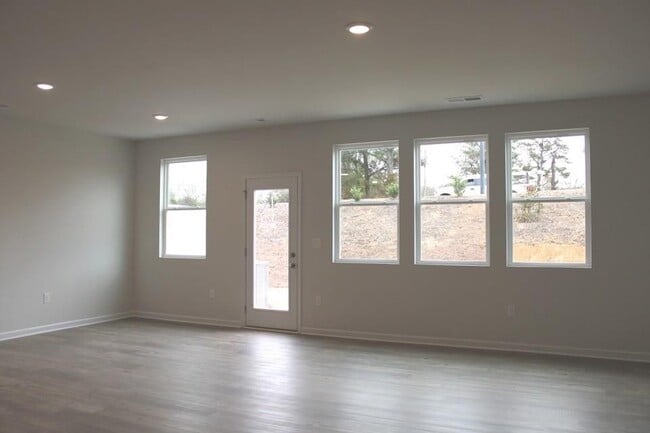 Building Photo - 731 Point Place Drive