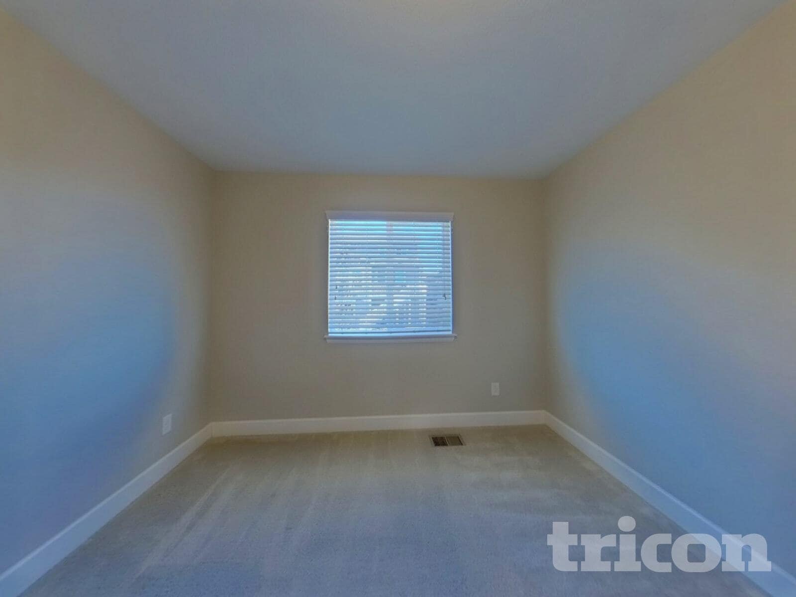 Building Photo - 7773 Oasis Dr