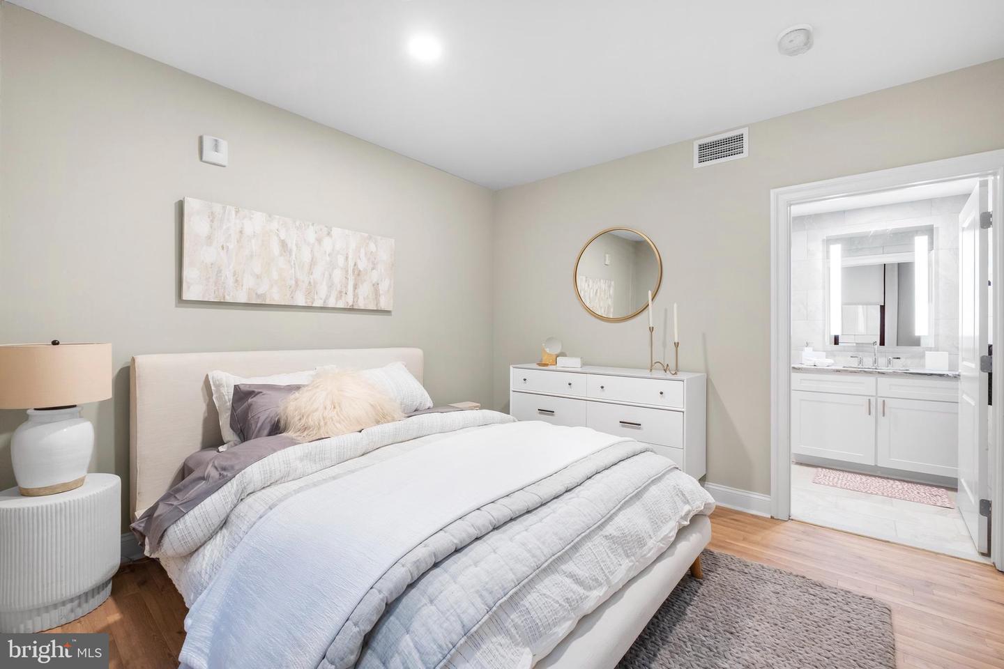 Building Photo - 1422 Chestnut St