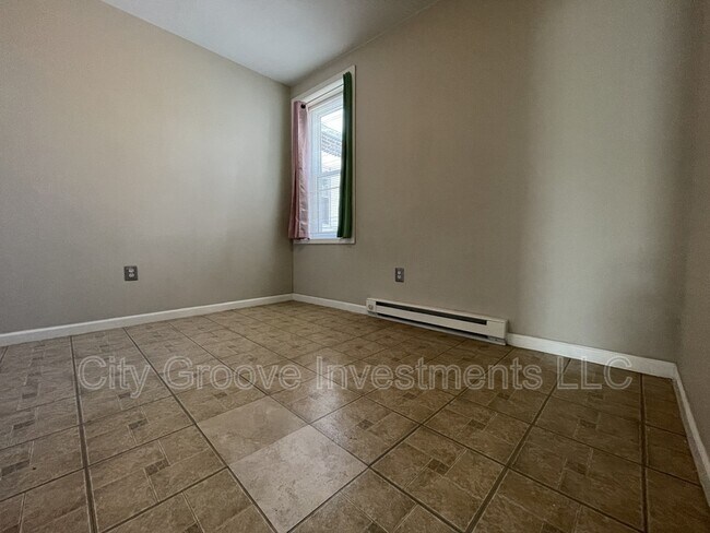 Building Photo - 5748 N 7th St