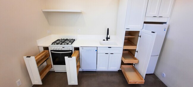 Building Photo - 1027 E McKinley St