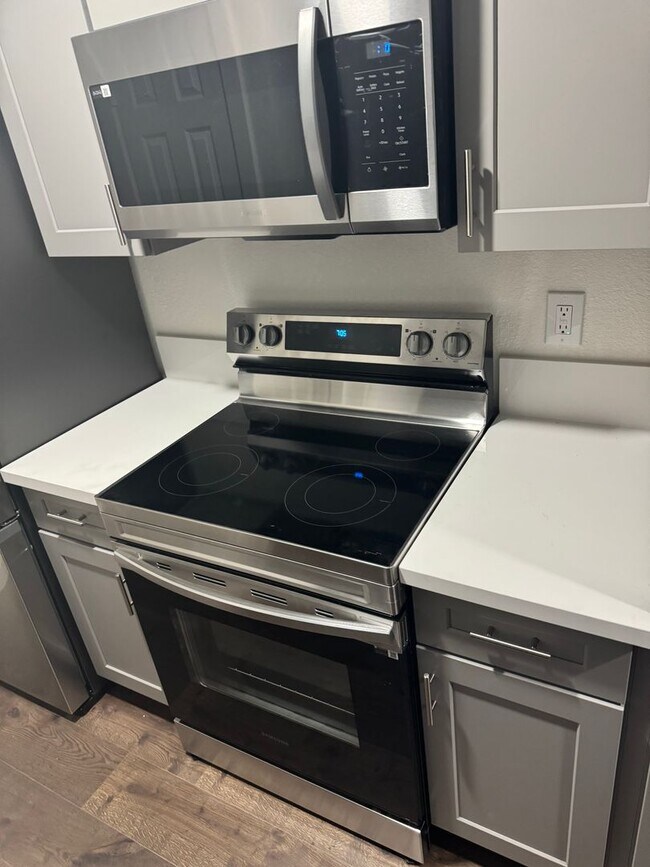 Building Photo - Condominium for Rent in Sacramento, CA