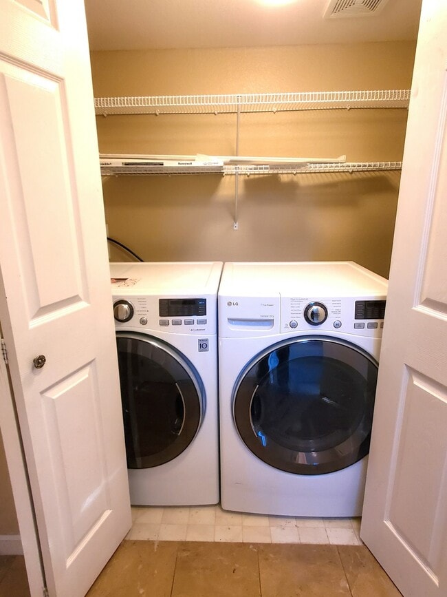 Building Photo - 10 Meritage Common