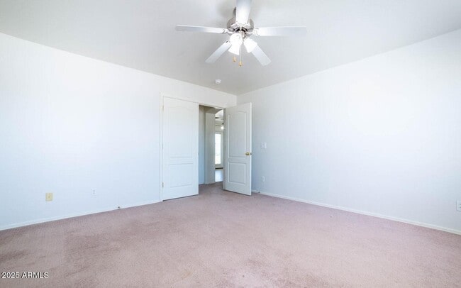 Building Photo - 37718 W Wedgewood Ave