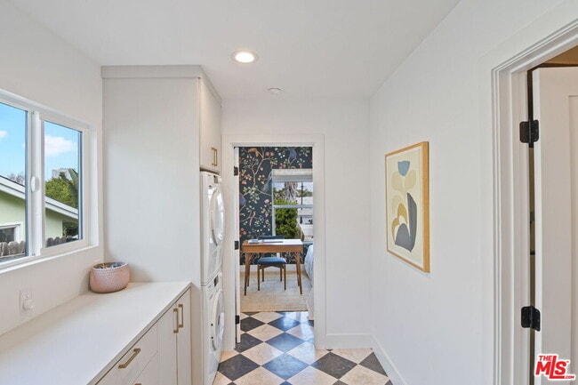 Building Photo - 5664 Coliseum St