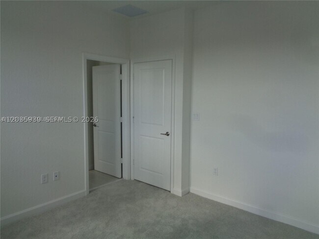 Building Photo - 2514 SE 29th Dr