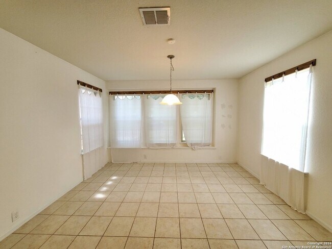 Building Photo - 555 Planters Pass