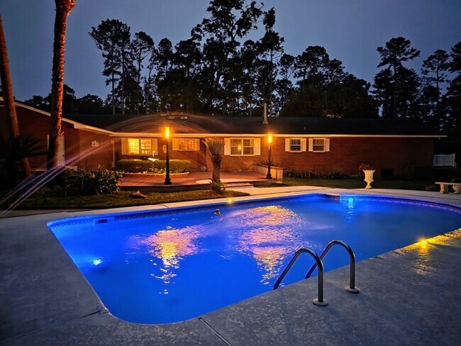 Building Photo - Peaceful paradise