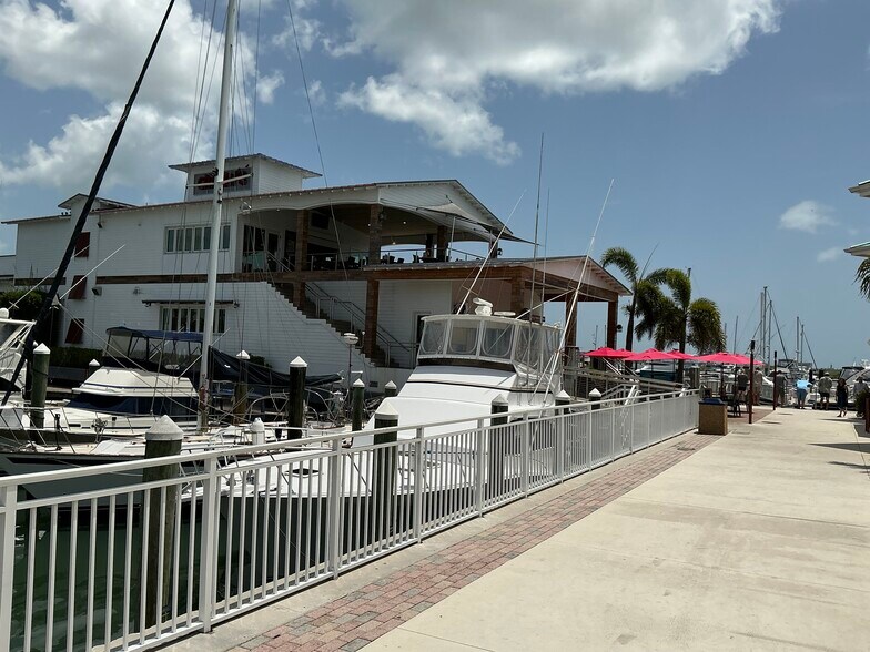 Building Photo - 355 S Ocean Dr