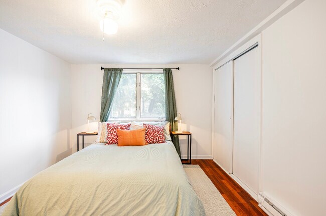 Private Serene bedroom suite - 11 Oakview Ln