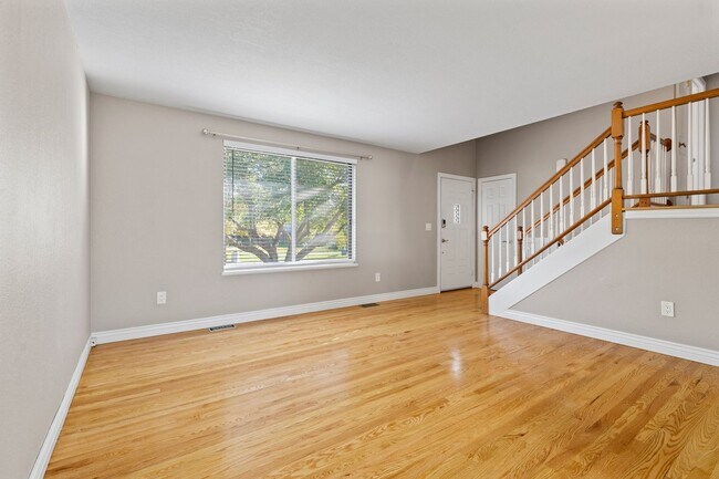 Building Photo - 3 Bed 2 Bath Home with HUGE Yard Available...